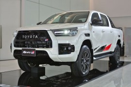Toyota Hilux GR Sport 2021 ra mắt tại ASEAN, giá từ 616 triệu đồng