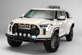 Toyota Tundra biến hình thành xe hỗ trợ đua địa hình