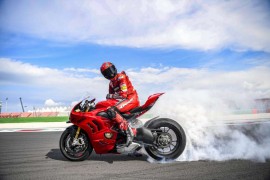 Ducati Panigale V4 2022 mạnh hơn, nhiều trang bị công nghệ hơn