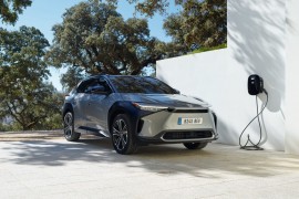 Toyota bZ4X rẻ hơn tới 17.278 USD so với đối thủ Tesla Model Y