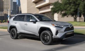 Toyota là hãng xe bán chạy nhất năm 2021 tại Mỹ, lần đầu vượt mặt GM