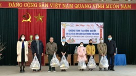 Toyota Việt Nam trao quà tết cho gia đình chính sách và trẻ em khó khăn
