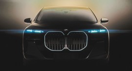 BMW i7 chạy điện được trang bị màn hình rạp hát 31 inch độ phân giải 8K