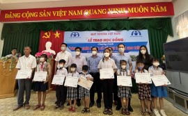 Quỹ Toyota Việt Nam trao tặng học bổng vòng tay nhân ái tại Bình Thuận