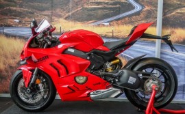 Ducati Panigale V4 trình làng tại Malaysia, giá hơn 762 triệu đồng