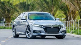 Honda Accord giảm giá mạnh lên đến 270 triệu đồng