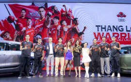 Triển lãm Ô tô Việt Nam 2022: Loạt người nổi tiếng đến tham quan Audi và chiếc Audi e-tron SUV