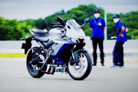 Yamaha ra mắt xe máy điện có thể tự lái, tự cân bằng