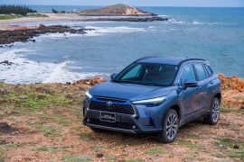 Toyota Việt Nam ra mắt Corolla Cross 2023, thêm màu mới cho Raize