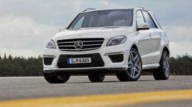 Mercedes-Benz thu hồi hơn 320.000 xe SUV do có nguy cơ chết máy