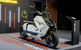 Chiếc maxi scooter BMW CE 04 chạy điện cực ngầu, tốc độ tối đa 120 km/h