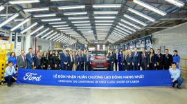 Ford Việt Nam đón nhận Huân Chương Lao Động hạng Nhất