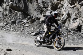 Royal Enfield Himalayan 2024 ra mắt với nhiều đồ chơi đáng chú ý