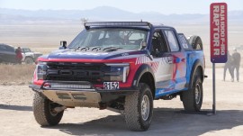 Thoả chí đua tốc độ Raptor Rally giữa sa mạc Mỹ