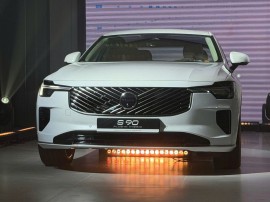 Volvo Car Việt Nam ra mắt XC60 và S90 mới tại không gian triển lãm Drive. Life