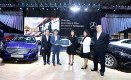 Mercedes-Benz Việt Nam bàn giao 25 xe sang cho công ty Bali Limousine