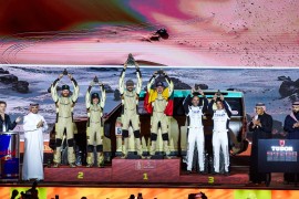 Defender Rally làm nên lịch sử: Vô địch Dakar 2026 ngay lần đầu tham dự