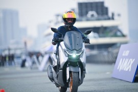 Kiểu tư thế ngồi đúng, giúp trải nghiệm lái mô tô thoải mái đường dài