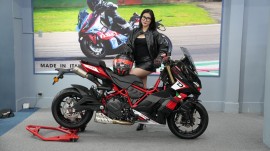 Italjet Dragster 700 Twin: Khi sức mạnh mô tô thể thao khoác lên hình hài xe tay ga