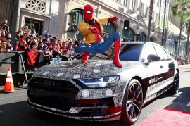 Audi A8 2018 làm nền cho Spiderman chụp hình 