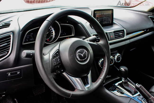  Revelando el interior del Mazda 3 2015 se dará a conocer esta noche