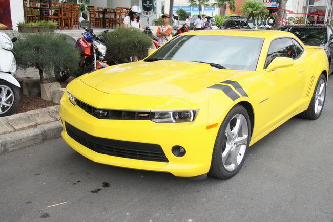 Cận cảnh Chevrolet Camaro 2015 mới về Sài Gòn