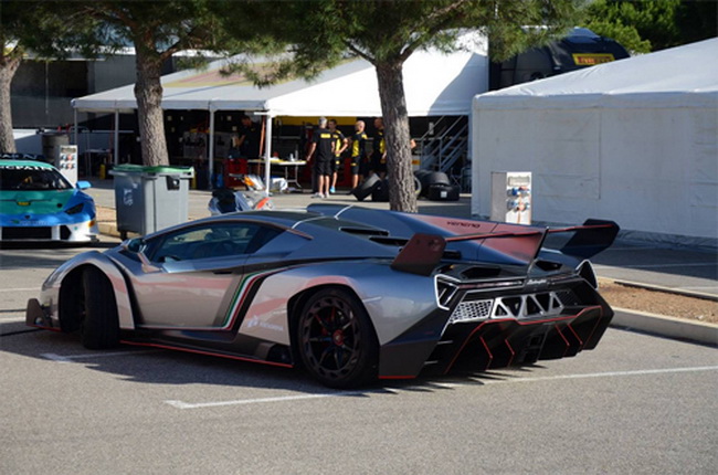 Lamborghini Veneno - một cặp hàng hiếm cùng hội ngộ