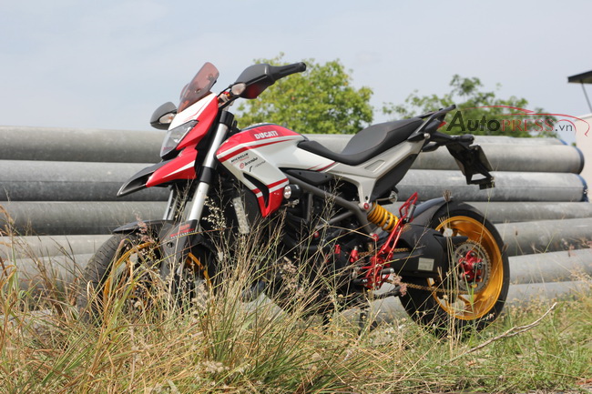 Ngắm Ducati Hyperstrada Ở Nha Trang Với Nhiều Đồ Chơi 