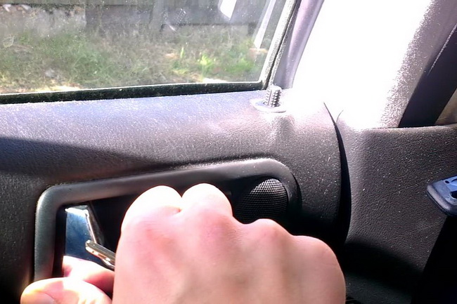mở cửa xe