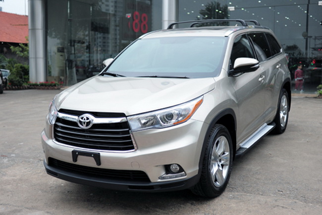 MotorTrend offers prices, reviews, and photos of the Toyota Highlander Hybrid.