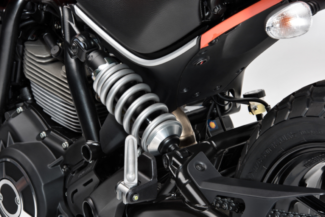 2019 Ducati Scrambler Sixty2 400cc motorcycle rental in Porto Portugal