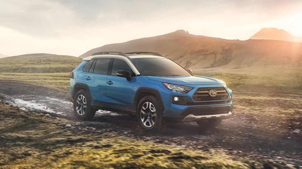 Toyota RAV4 thế hệ thứ 5 ra mắt quyết đấu Mazda CX-5