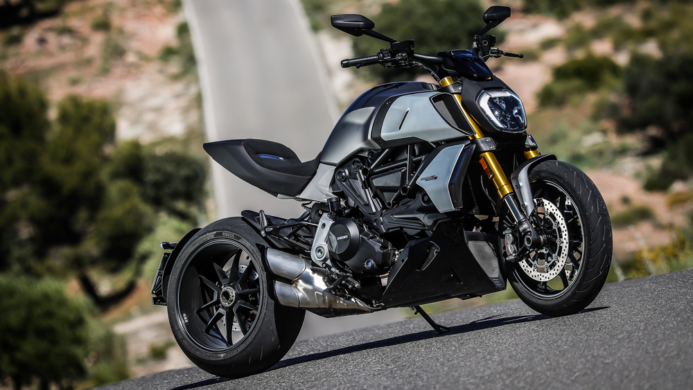 Siêu quỷ 2022 Ducati Diavel 1260 S lộ diện mang màu đen xám mạnh mẽ