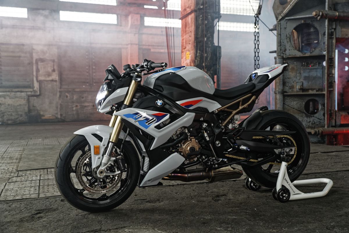 BMW Motorrad S1000R 2021 ra mắt với loạt cải tiến mới
