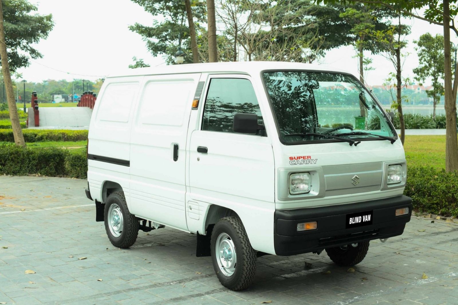 Suzuki Carry Van độ lạ mắt của dân chơi Việt Nam