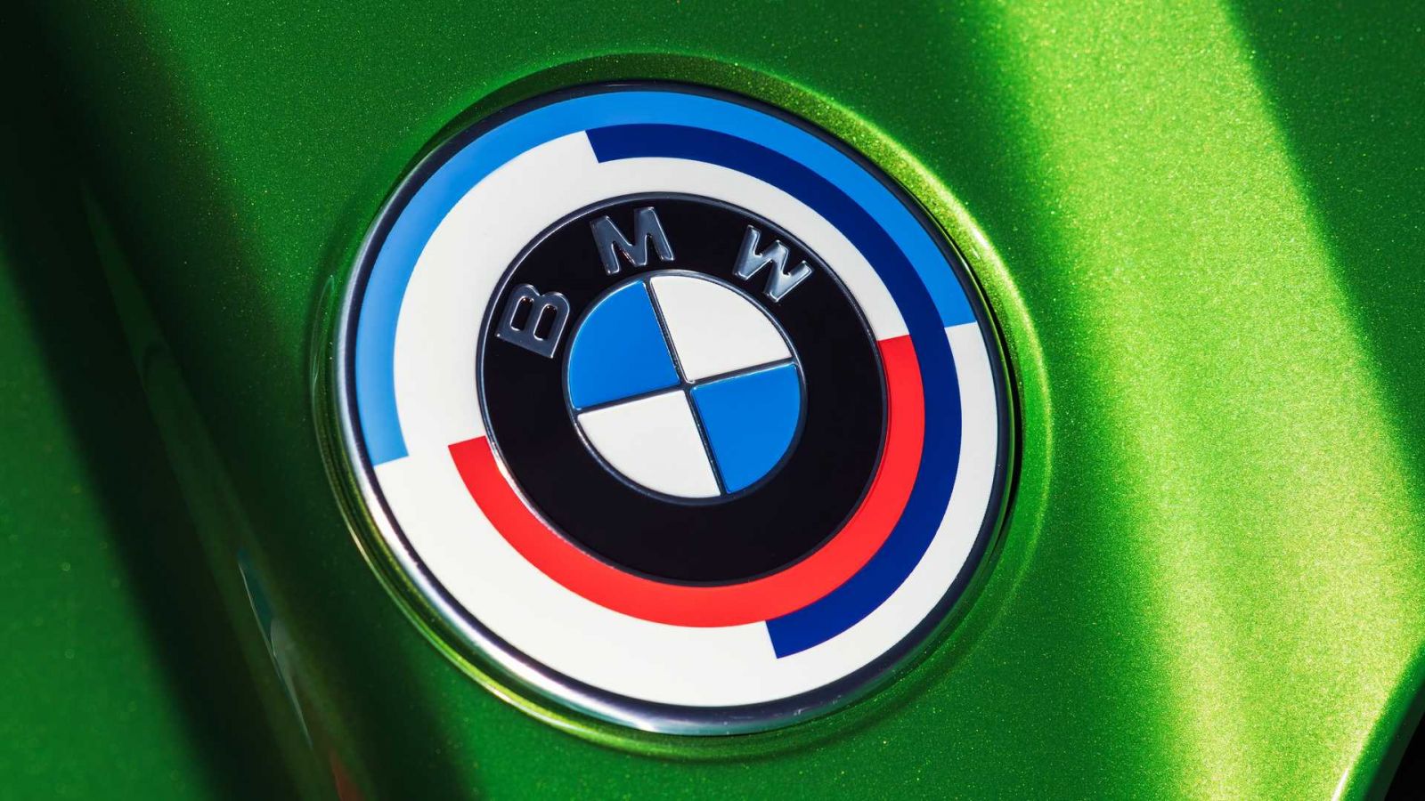 Xe hiệu suất cao BMW M là biểu tượng của sự sang trọng, tốc độ và sức mạnh. Những hình ảnh về chiếc xe này sẽ khiến bạn thực sự mãn nhãn với thiết kế đẹp mắt, động cơ cực mạnh và các tính năng hiện đại. Hãy xem hình ảnh liên quan để tận hưởng cảm giác đắm chìm trong công nghệ xe hơi tiên tiến.