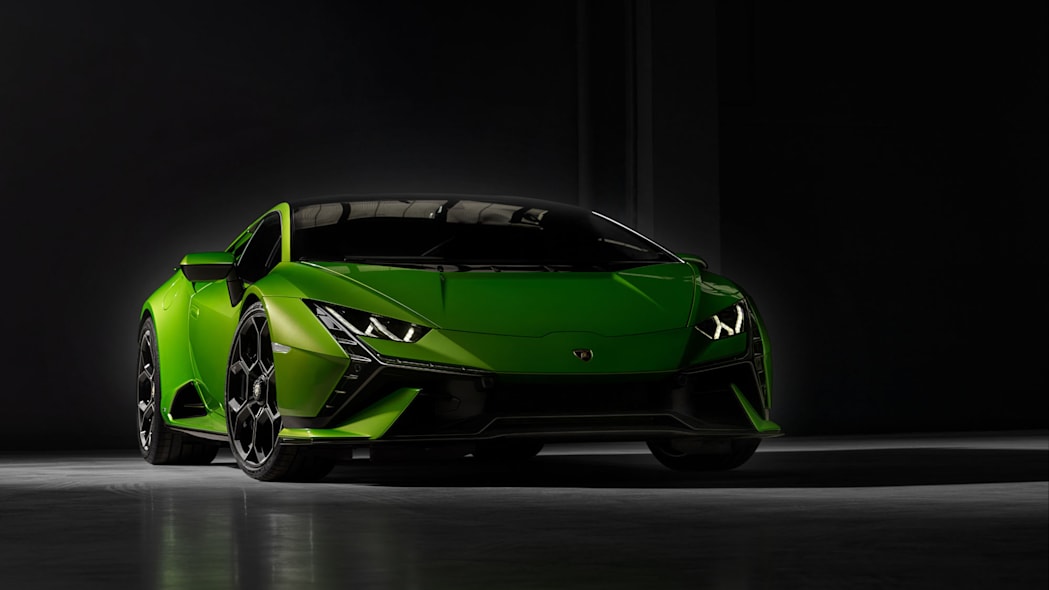 Nếu bạn đam mê sức mạnh xe hơi, hãy xem hình ảnh về Lamborghini Huracan Tecnica 631 mã lực. Đây là một chiếc siêu xe vô cùng mạnh mẽ và sẽ đem đến cho bạn một trải nghiệm lái xe tuyệt vời. Bạn sẽ cảm nhận được một cảm giác đầy cảm hứng chỉ khi nhìn vào hình ảnh này.