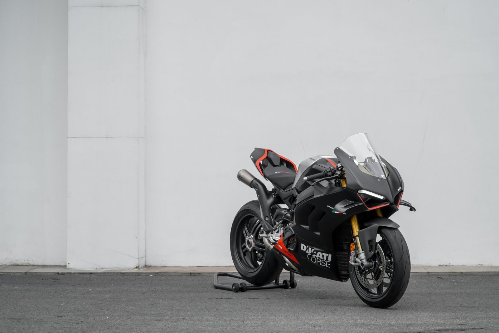 Ducati ra mắt mẫu xe Panigale V4 SP với màu sơn Winter Test